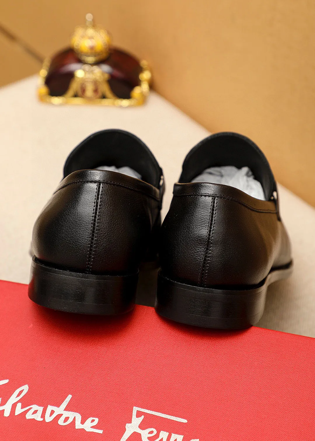 Men's shoes 💰460 💐 Product trademark: Ferragamo "Ferragamo" casual leather shoes Regular size: 38-44 (45.46🉑️customized) Product materials: Selected imported first-layer calfskin upper + luxury hardware buckle, imported water-dyed cowhide leather lining. Strong three-dimensional visual effect, original rubber outsole Color: 3⃣️colors available
